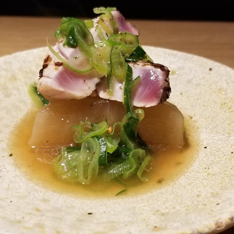 季節の野菜と魚の料理。