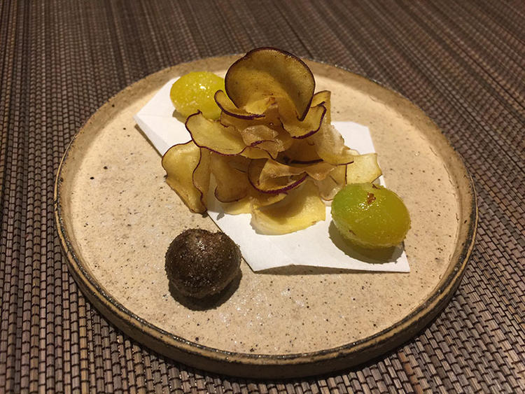 旬な食材も扱います