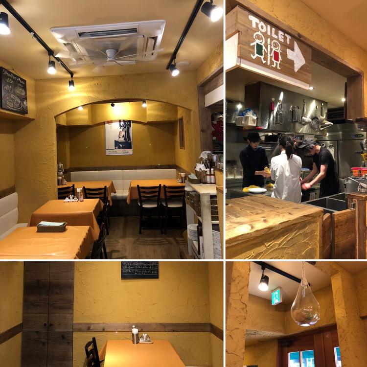 オレンジと木目が基調の店内