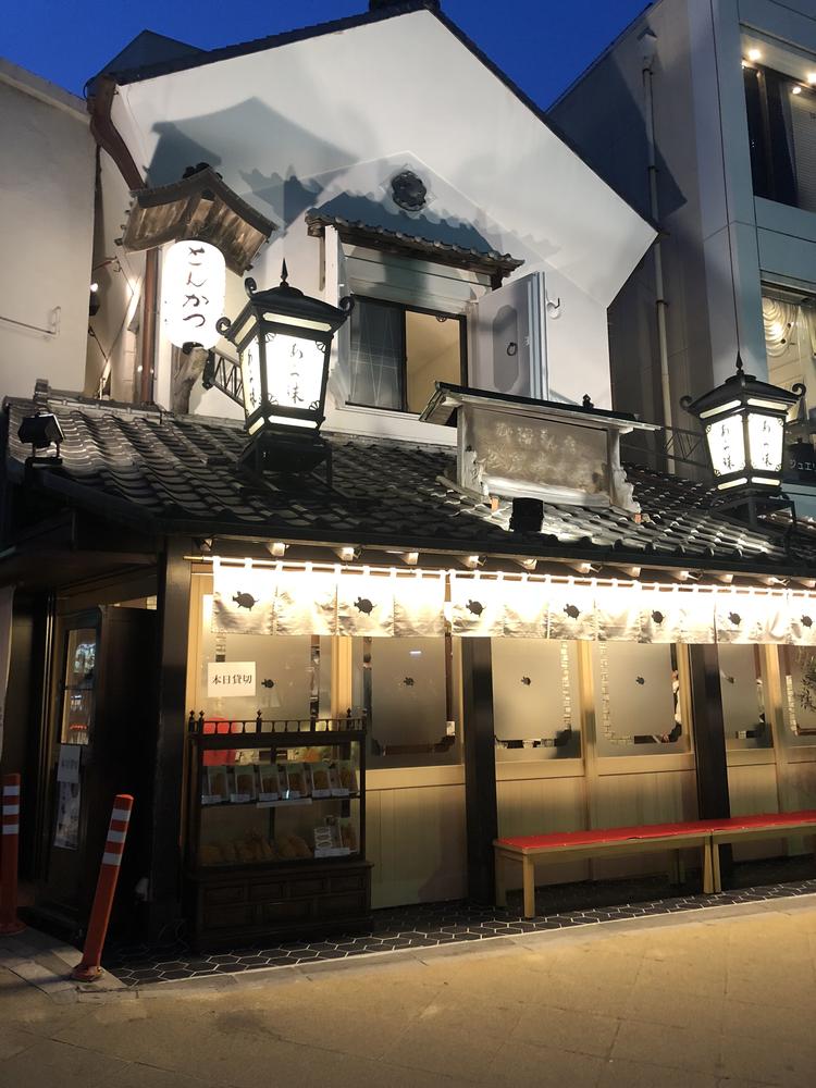 夜の外観