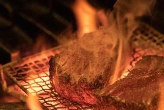 豪快、直火焼ステーキもご提供