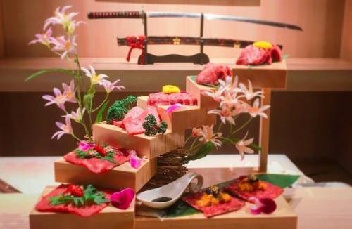 自慢の一品「階段盛り」