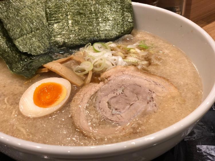 一晩1500杯越え、伝説の秘伝黄金スープ