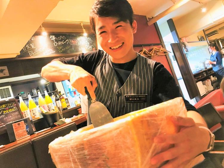 大きなチーズでお客様大喜び