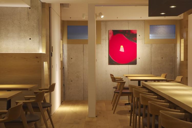 洗練されたモダンな店内