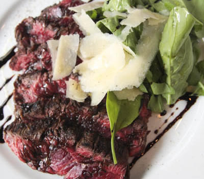 直送の和牛赤身肉をふんだんに使った料理
