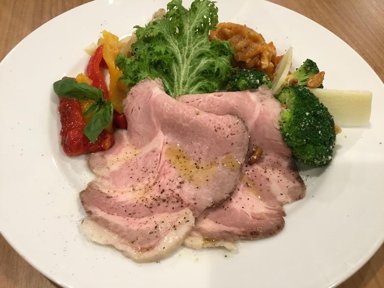 自家製ハム入り前菜盛合せ