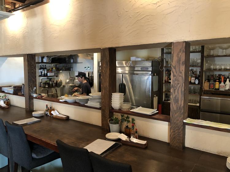 落ち着いた店内・軽快なBGMあり