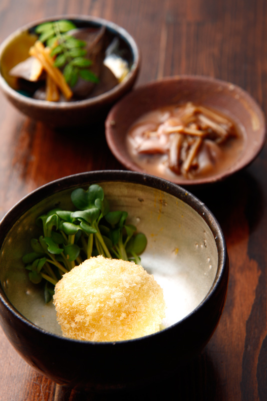 旬の味わいを少しずつ楽しむ小皿料理