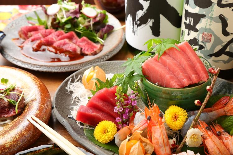 自慢のマグロのお造りや新鮮な海鮮料理