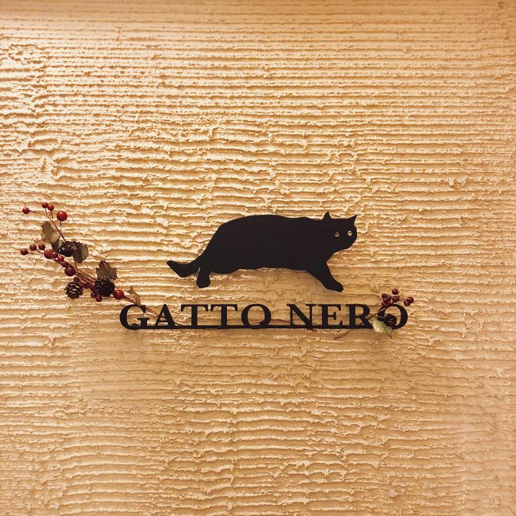 ガットネーロ (黒猫)がお出迎え