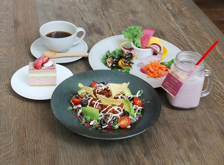 コース仕立てな食事もして頂けます。