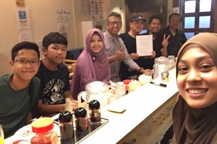 大阪なんば店。アルバイトさんも留学生。
