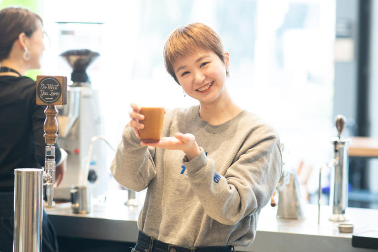 ビールサーバーから注ぐドラフトコーヒー