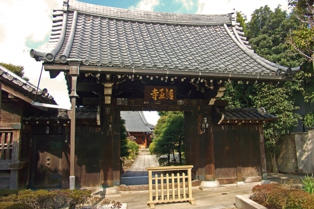 谷中は名所・旧跡の残る美しい街です