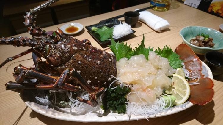 伊勢海老刺しも常に提供します。