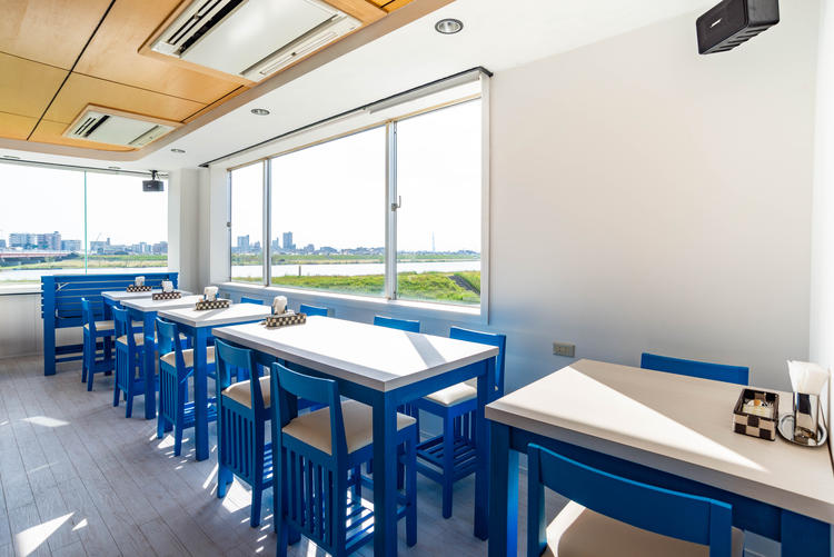 マリンカラーの店内