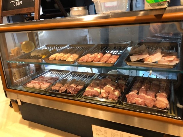 新鮮な鶏肉のショーケース!!