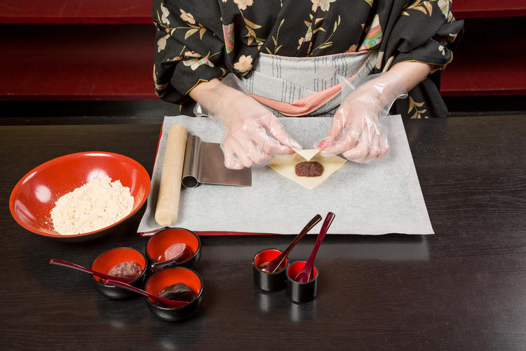 人気の「生八つ橋手づくり体験」