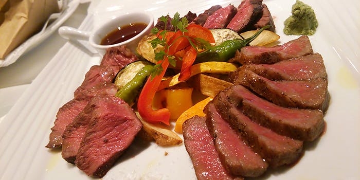 やっぱりメインは肉料理!