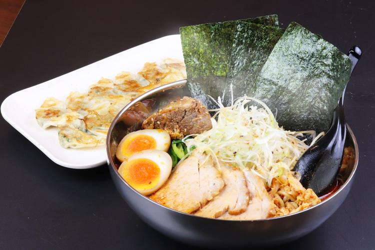 具だくさんのMAXラーメン!