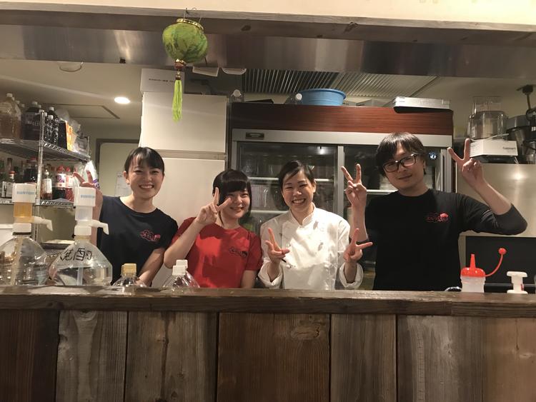 客席も厨房も広いです