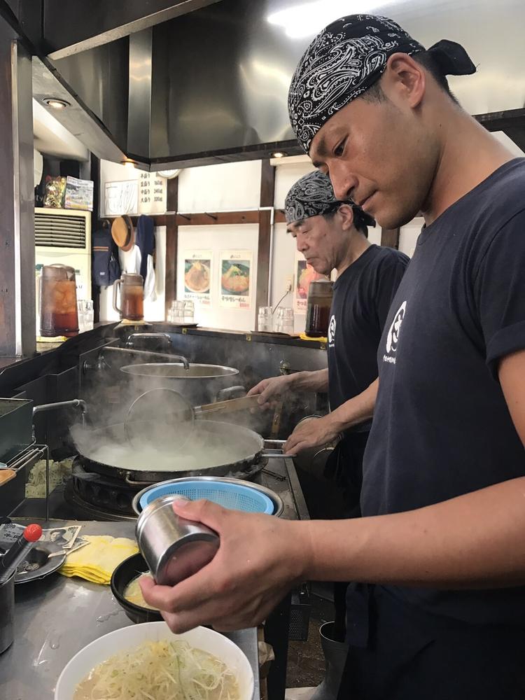 自慢の本格ラーメンをお客様へ!