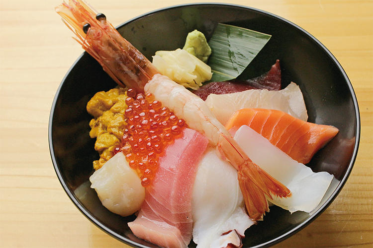 築地直送の食材を使用した海鮮丼♪