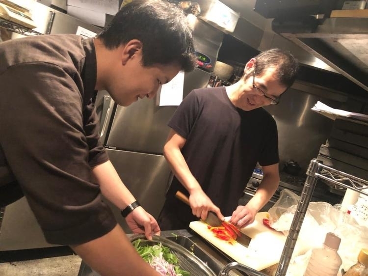 大勢に人気の牛タンばら焼き
