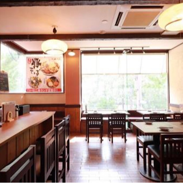 店内25席御座います。