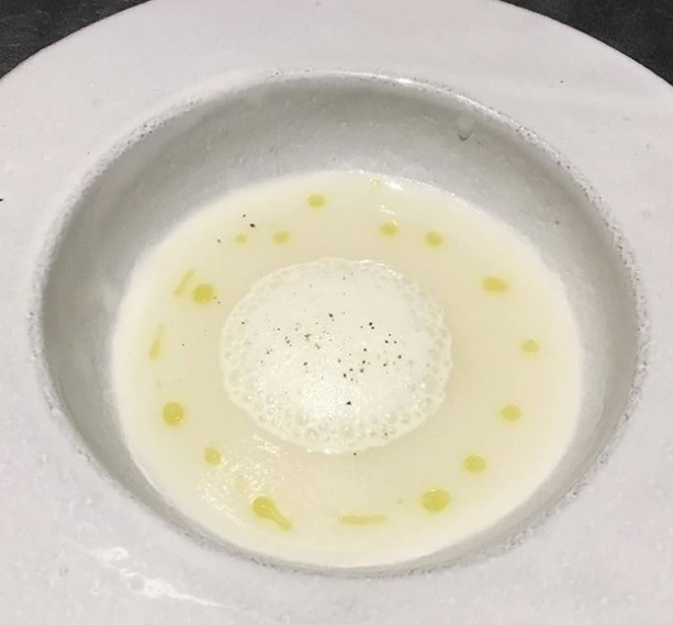 一つの食材にスポットを当てた深みある一品
