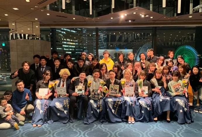 卒業する学生バイトの2店合同お疲れ様会