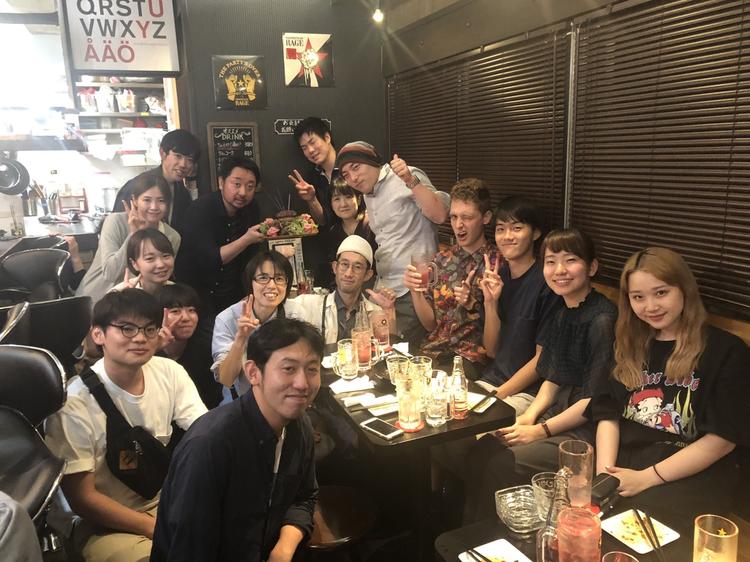 スタッフは、みんな仲間です。仲良し!