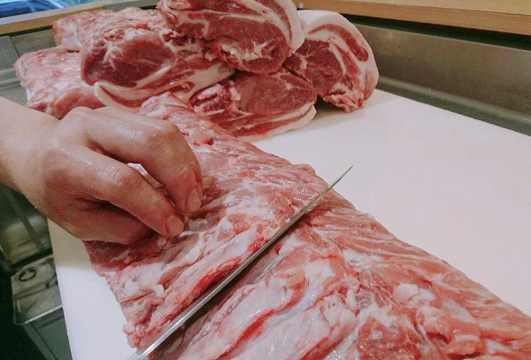 豚肉の成形
