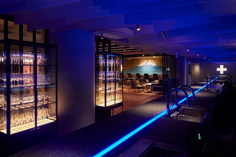 MAIN BAR