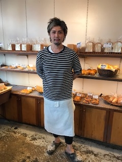 パン職人の店長が丁寧に教えます。