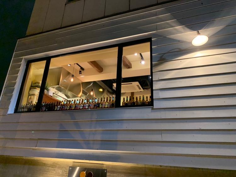 閑静な住宅街とオフィスのあるロードサイド
