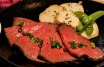 人気の低温調理のローストビーフ