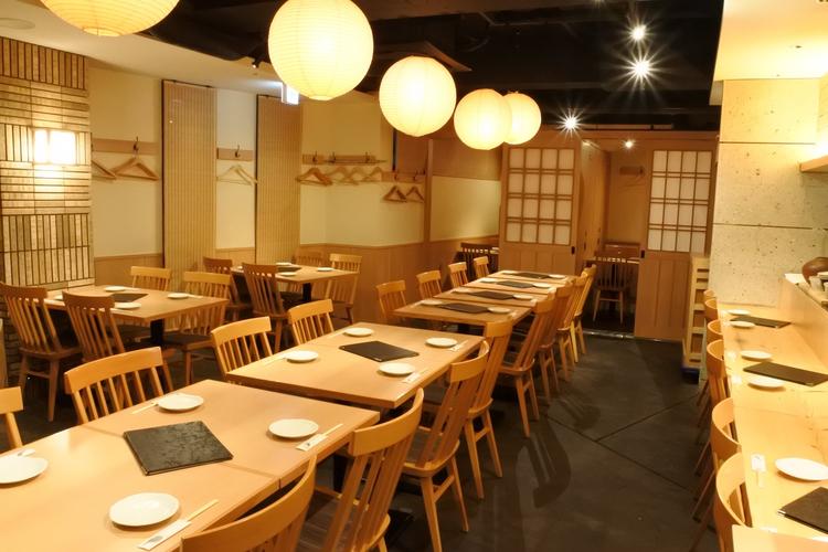 清潔感のある店内は神楽坂ならでは