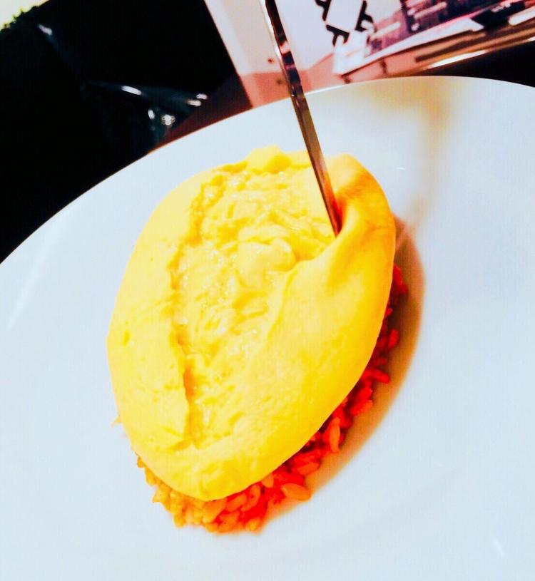 ナイフをいれると・・のオムライスです!