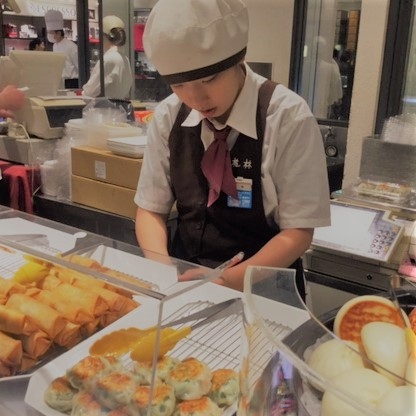 美味しいお料理に囲まれたお仕事です