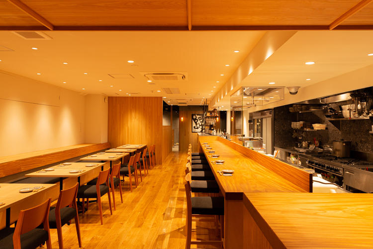 赤坂、銀座で最も愛される店を目指します!