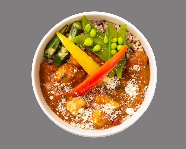 カレーやデリなど幅広く販売しています♪