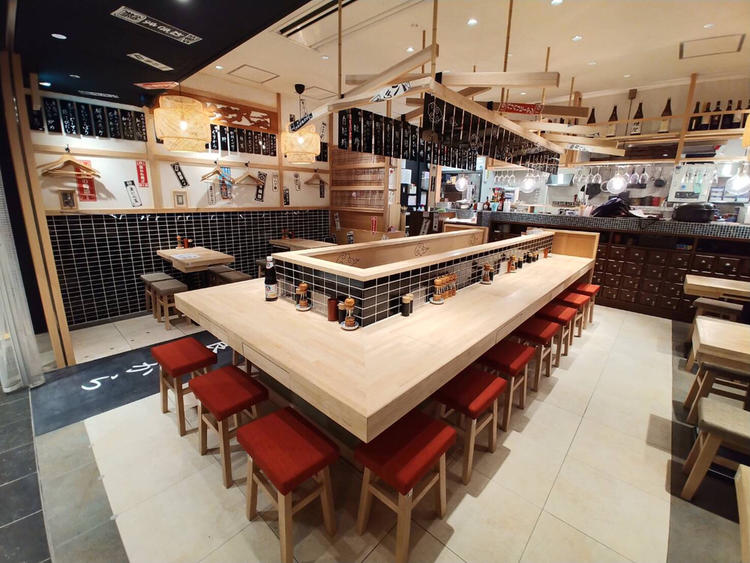 機能的かつスタイリッシュな店内