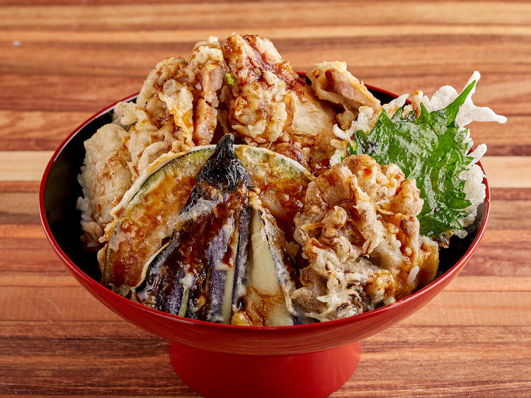 ボリューム満点の天丼や創作天ぷらも!