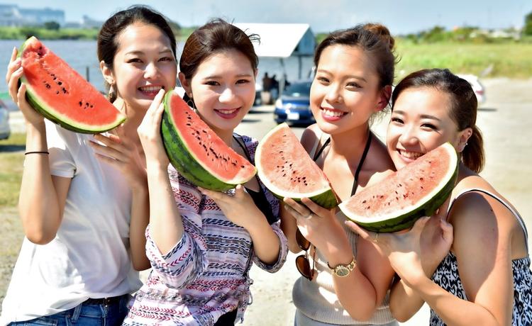 恒例のBBQは全員参加