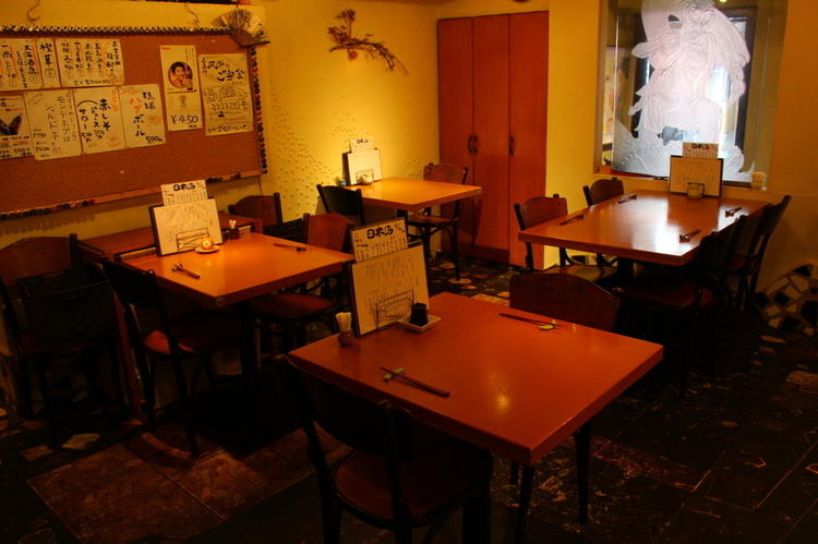 お一人様も団体様も利用しやすいお店です