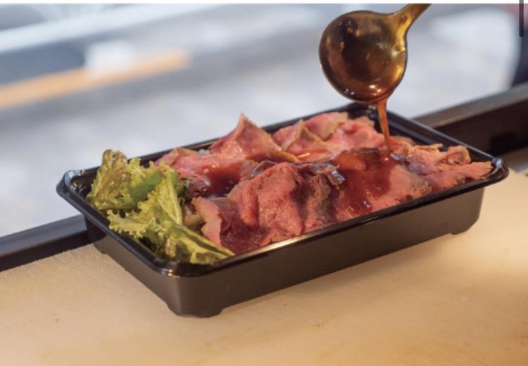 メインメニューのローストビーフのお弁当☆