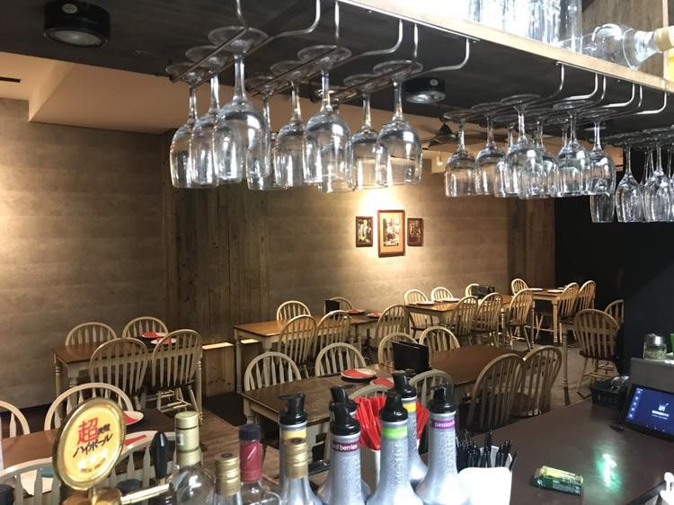 広く清潔な店内は働きやすく快適☆