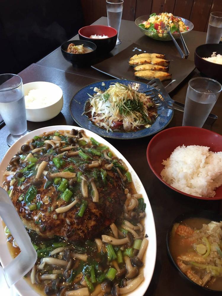名物まかない!巨大ハンバーグ!